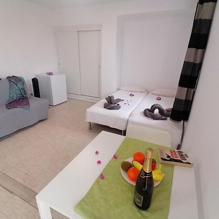 Small Studio, 50 M Front Of The Ocean & Free Wifi Playa Feñabe Εξωτερικό φωτογραφία